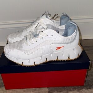 White Sneakers - REEBOK NWT